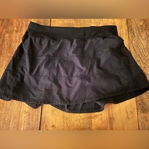 Size 8 Lululemon Tennis skirt. Barely worn.